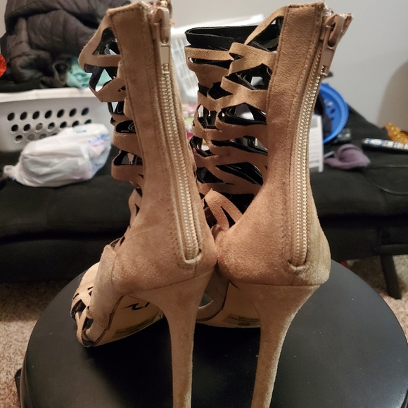 Heels - Picture 2 of 4